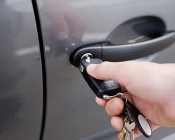 Locksmith Store  Quincy, MA 617-603-7536 - car-door-unlocking